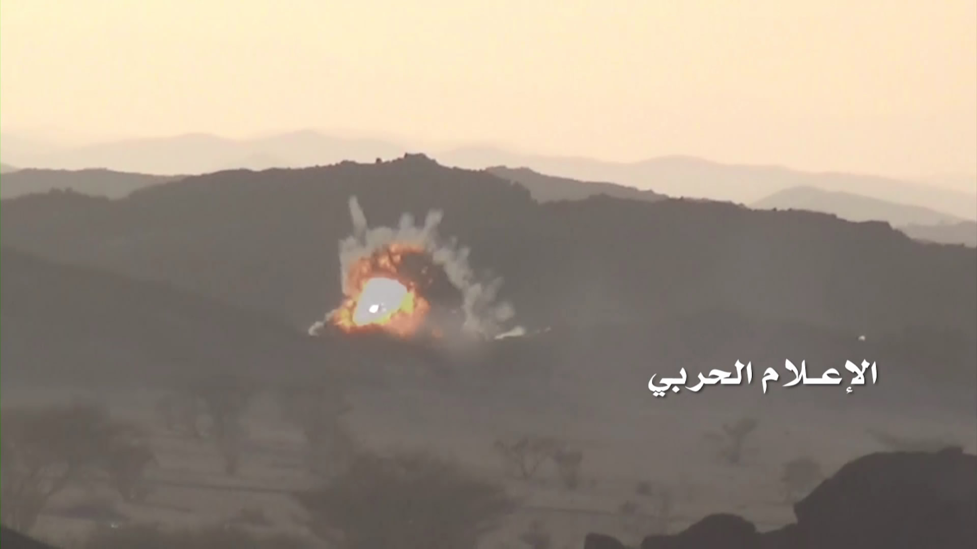 إحراق-مدرعة-عسك20160208-1811342