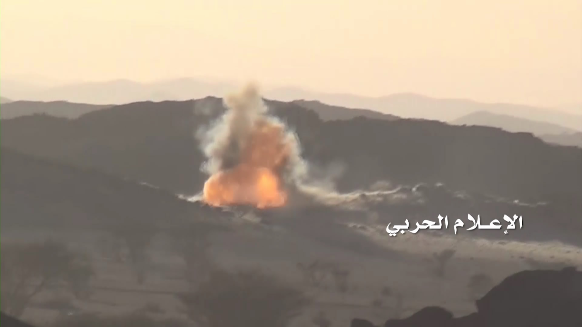 إحراق-مدرعة-عسك20160208-1811393