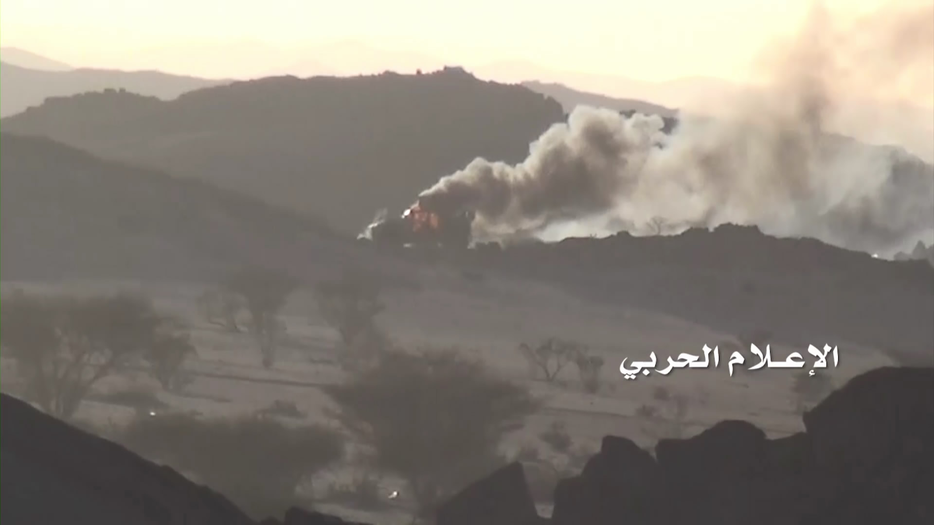 إحراق-مدرعة-عسك20160208-1812004