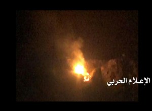 فيديو | احراق آلية عسكرية ومخزن أسلحة في موقع جبل الدود بجيزان