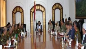 رئيس اللجنة الثورية العليا يترأس الإجتماع الأول لقيادة وزارة الدفاع والمناطق العسكرية