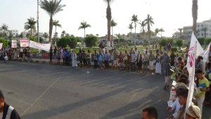وقفه إحتجاجية لأبناء مديرية الحوك بمدينة الحديدة تحت شعار أمريكا تقتل الشعب اليمني