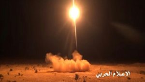 صاروخ باليستي يستهدف قاعدة عسكرية غرب الرياض