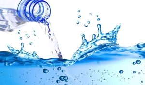 فوائد صحية لشرب الماء الدافئ بشكل يومي؟
