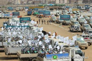 انطلاق أكبر قافلة في تاريخ اليمن من ميدان السبعين لدعم الجبهات (صور)