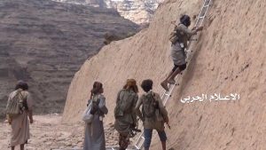 بالصور| الإعلام الحربي يوزع مشاهد لإقتحام موقع ضبعة العسكري السعودي في نجران بإستخدام السلالم
