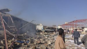 بالصور | أضرار كبيرة في سوق تجاري بمديرية صعدة جراء 5 غارات لطيران العدوان السعودي الأمريكي