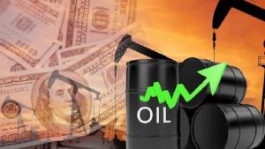 النفط يستهل تداولات العام بالصعود لأعلى مستوى