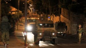 العدو الصهيوني يعتقل 21 فلسطينيا من الضفة والقدس المحتلتين
