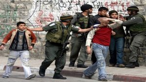 العدو الصهيوني يعتقل 11 فلسطينيا بينهم طفلين من الضفة الغربية