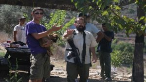 العدو الصهيوني يقتحم منازل الفلسطينيين في جنين والمستوطنون يقطعون أشجار الزيتون