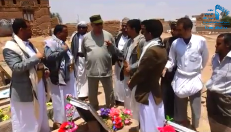 رئيس الوزراء يزور روضة شهداء مجزرة ضحيان ويضع إكليلا من الزهور على ضريح الشهيد المداني ‫(1)‬