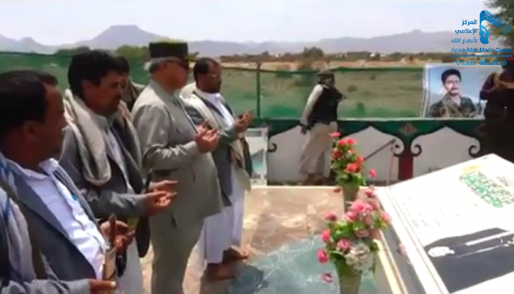 رئيس الوزراء يزور روضة شهداء مجزرة ضحيان ويضع إكليلا من الزهور على ضريح الشهيد المداني ‫(30584714)‬ ‫‬