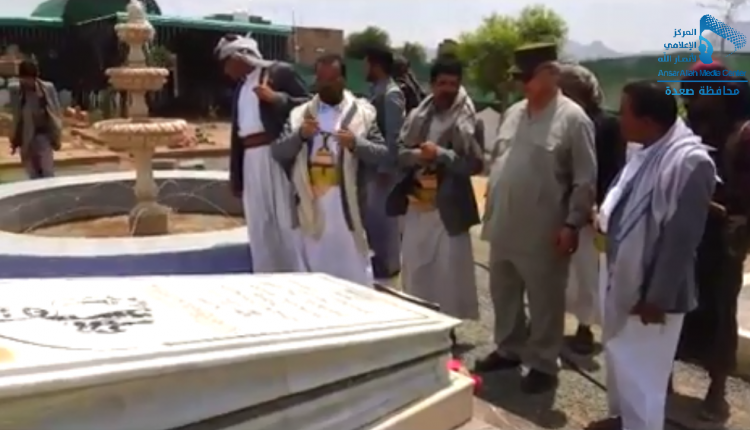 رئيس الوزراء يزور روضة شهداء مجزرة ضحيان ويضع إكليلا من الزهور على ضريح الشهيد المداني ‫(30584715)‬ ‫‬