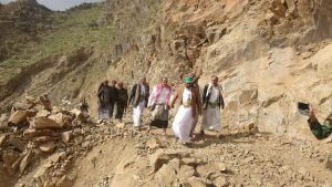 وزير الأشغال ومحافظ صعدة يتفقدان طريق حيدان- جمعة آل فاضل بالمحافظة