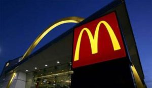 ماكدونالدز تخسر سبعة مليارات دولار متأثرة بالمقاطعة لدعم غزة