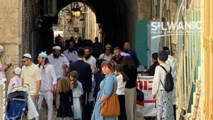أكثر من ألف صهيوني يواصلون تدنيس الأقصى المبارك لليوم الثالث من (عيد الفصح اليهودي)