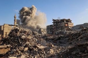 الدفاع المدني بغزة: 10 آلاف شهيد تحت أنقاض المنازل المدمرة ونحتاج معدات لإخراجهم